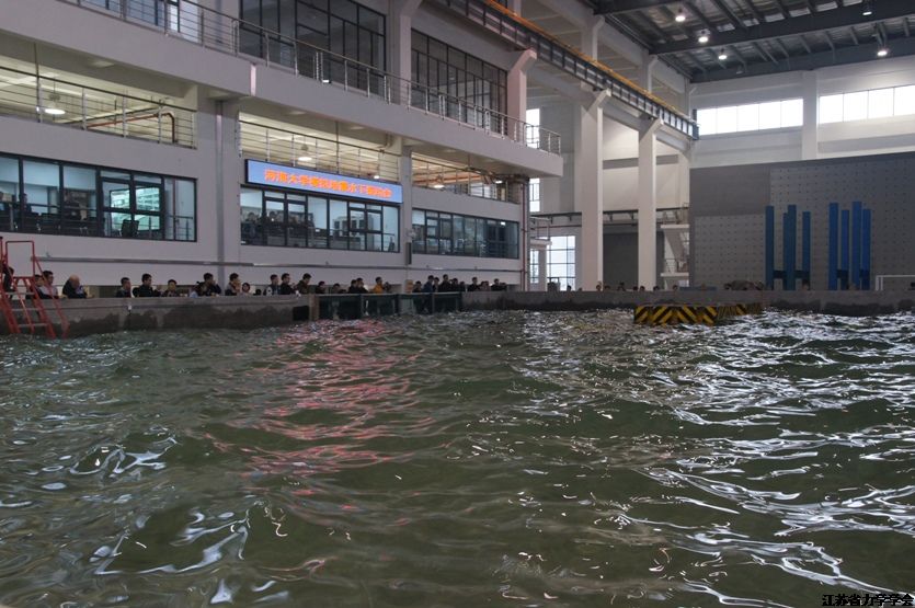 河海大学模拟地震水下振动台正式落成